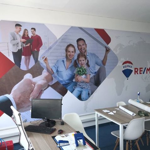 Acabando de pegar vinil - Remax